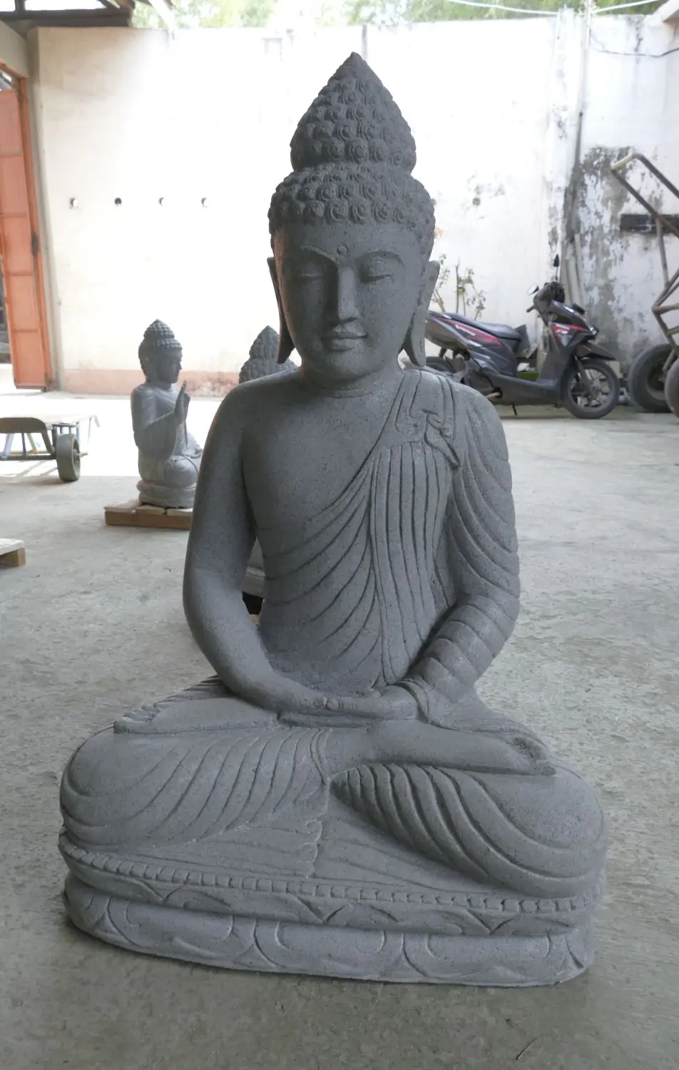  Product image 2 of the product “Seated Buddha made of Riverstone in Dhyana position - gesture of meditation, H.102 cm, natural. ”